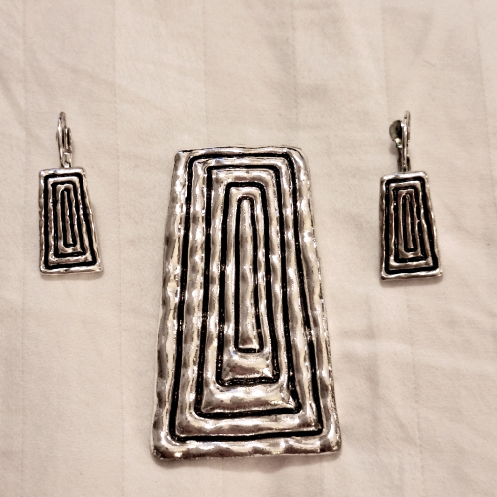 Silver Tone Geometric Pendant‎ and Earring Set MB